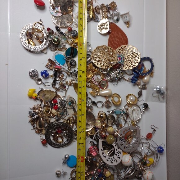 1.5 Pound Pile Of Earring Pairs - Picture 16 of 16